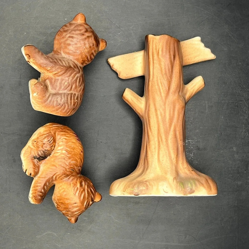 Vtg Japan Ceramic 3 Pc Bears Hanging On Tree Salt &‎ Pepper Shakers Decor 4.5